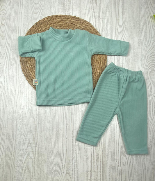 بيجامه قطيفه مسحب مكستر اولادي وبناتي مكونه من قطعتين 🤍🩷