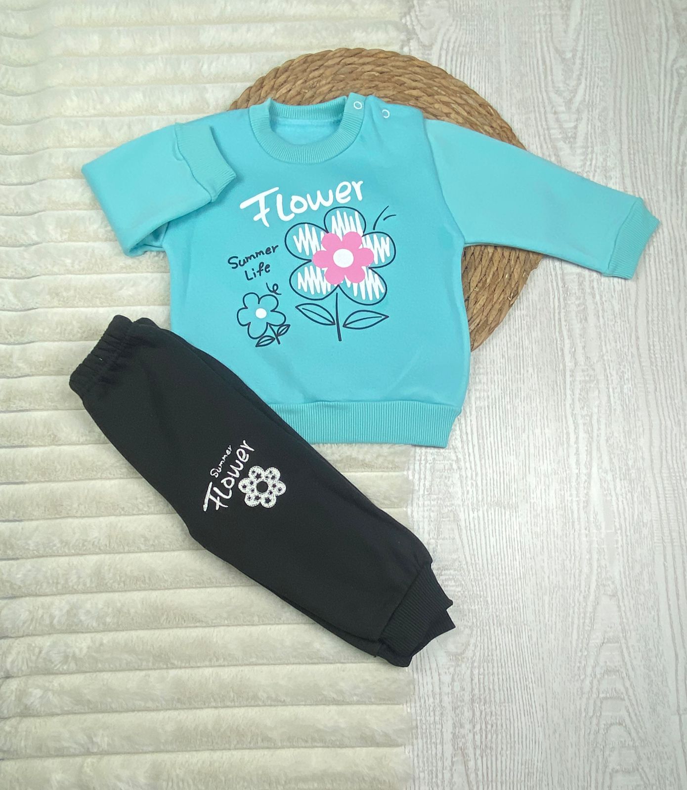 طقم بناتي شتوي خامه ميلتون مكون من قطعتين flower❤️🤍
