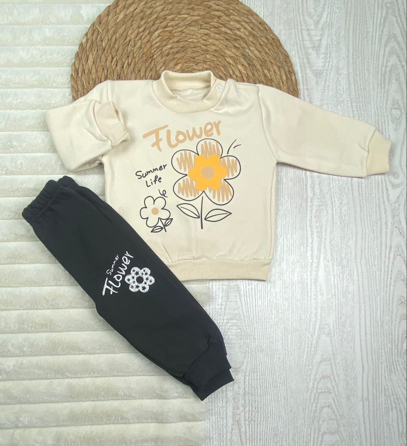 طقم بناتي شتوي خامه ميلتون مكون من قطعتين flower❤️🤍