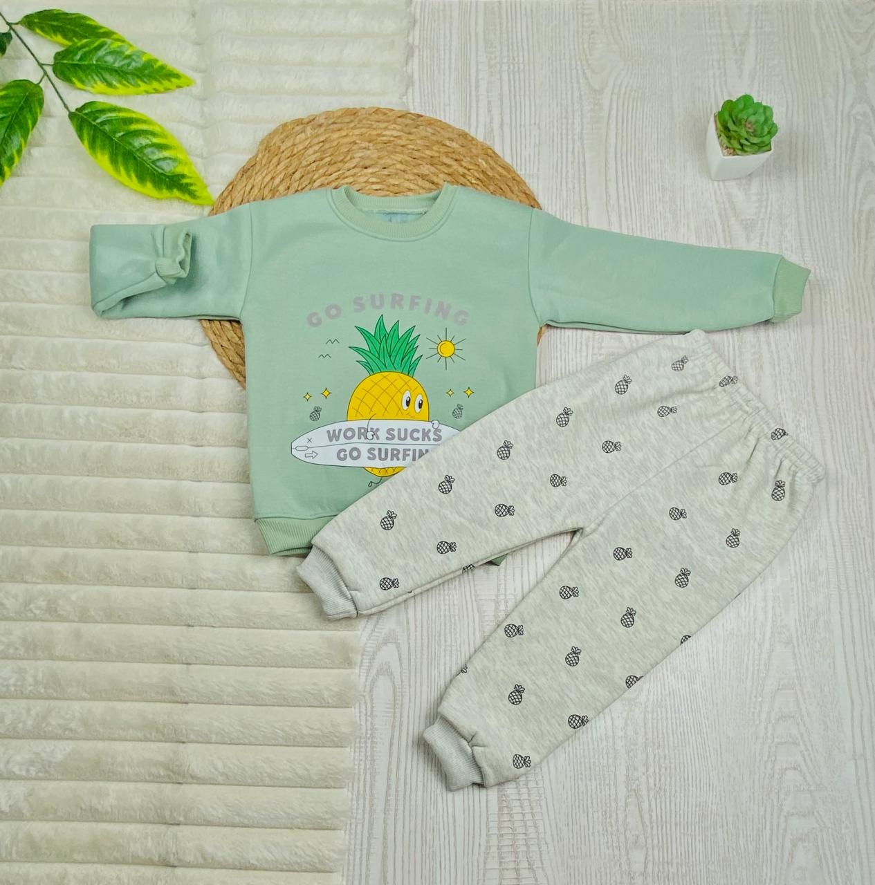 طقم اولادي وبناتي شتوي خامه ميلتون مكون من قطعتين رسمة الاناناس💙 🍍