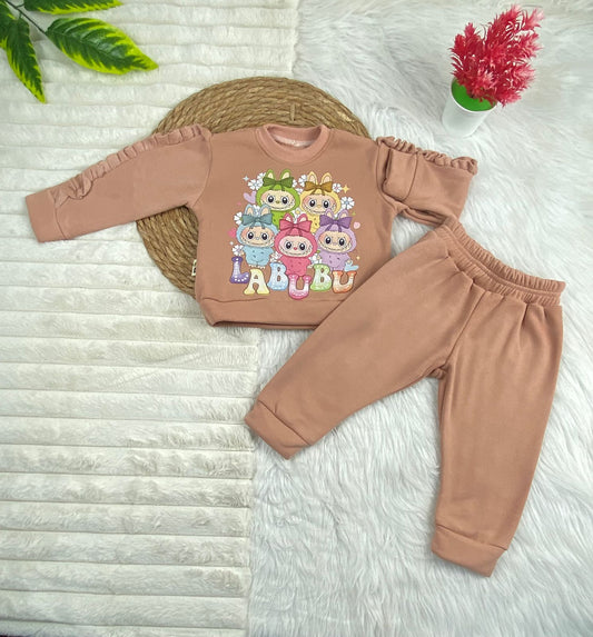 طقم بناتي شتوي خامه ميلتون مكون من قطعتين رسمة لبوبو🤍😍