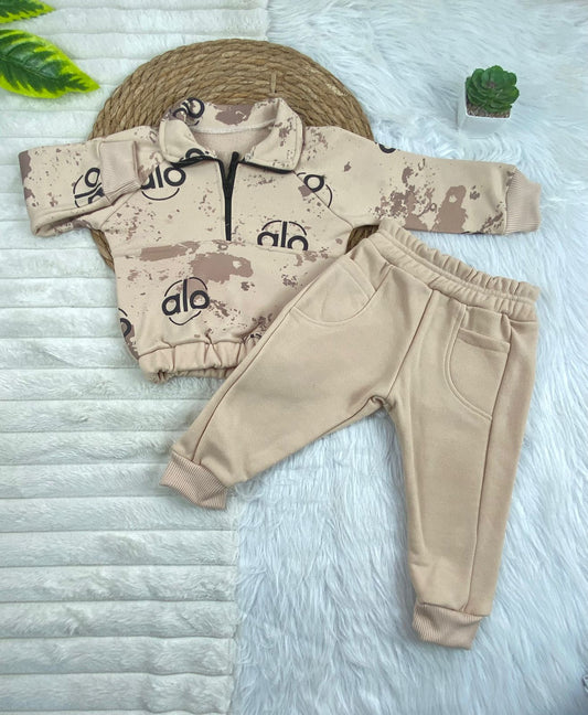 طقم اولادي وبناتي شتوي خامه ميلتون مبطنه من الداخل . مكون من قطعتين alo🤍🤍