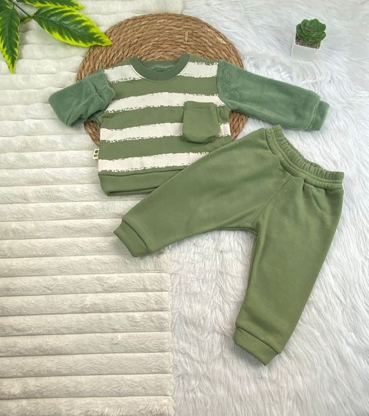 طقم اولادي وبناتي شتوي خامه ميلتون مكون من قطعتين مبطن من الداخل 🤍🤍