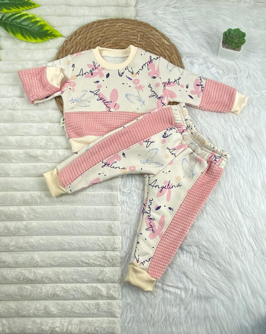 طقم ابناتي شتوي خامه ميلتون مبطنه من الداخل مكون من قطعتين رسمة فراشات 🤍🤍