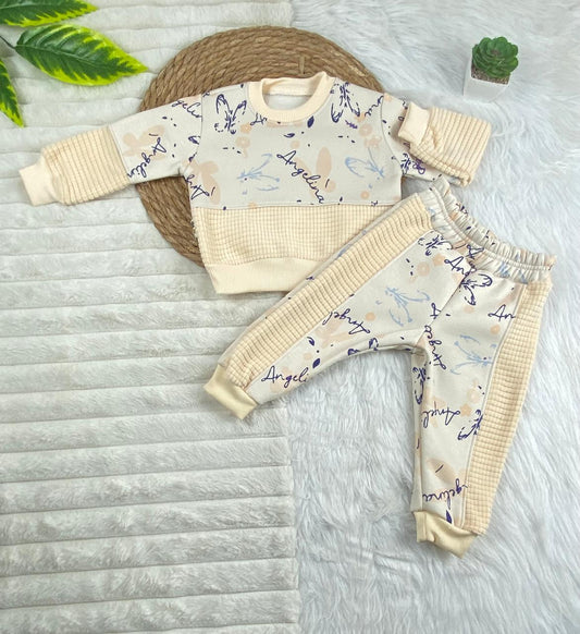 طقم ابناتي شتوي خامه ميلتون مبطنه من الداخل مكون من قطعتين رسمة فراشات 🤍🤍