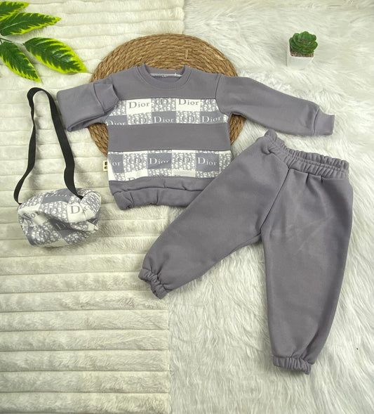 طقم اطفال شتوي خامه ميلتون مكون من 3 قطع مبطن من الداخل Dior🤍💙