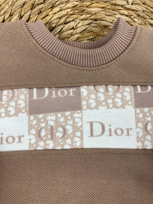 طقم اطفال شتوي خامه ميلتون مكون من 3 قطع مبطن من الداخل Dior🤍💙