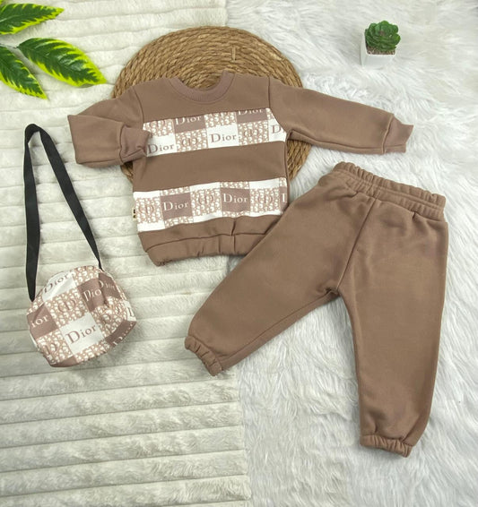طقم اطفال شتوي خامه ميلتون مكون من 3 قطع مبطن من الداخل Dior🤍💙
