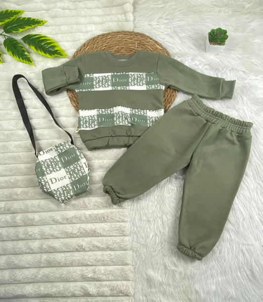 طقم اطفال شتوي خامه ميلتون مكون من 3 قطع مبطن من الداخل Dior🤍💙