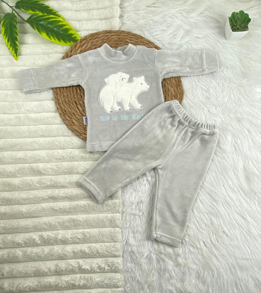 بيجامه قطيفه اولادي و بناتي مكونه من قطعتين خامه مريحه رسمة دبيين🤍🩷