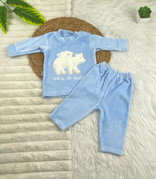 بيجامه قطيفه اولادي و بناتي مكونه من قطعتين خامه مريحه رسمة دبيين🤍🩷