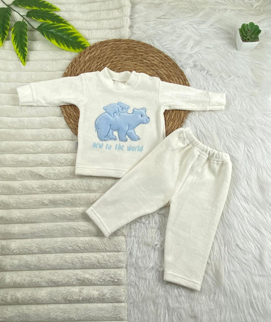 بيجامه قطيفه اولادي و بناتي مكونه من قطعتين خامه مريحه رسمة دبيين🤍🩷