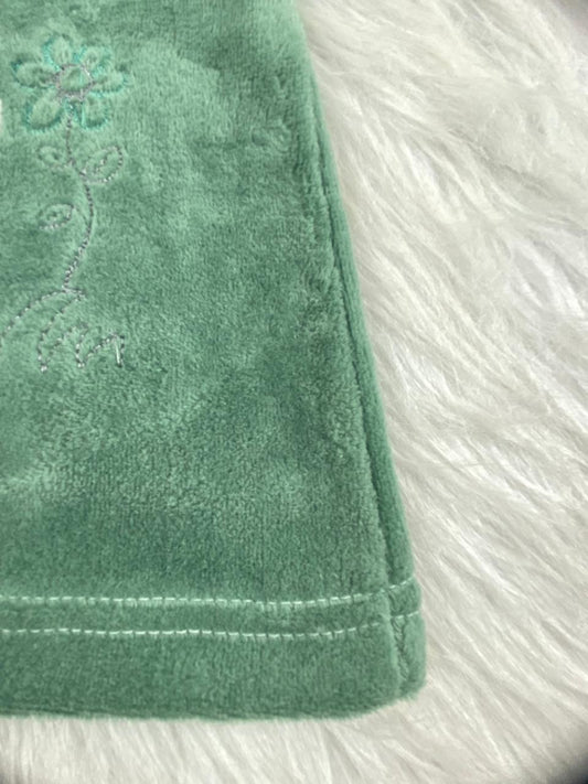 بيجامه قطيفه اولادي و بناتي مكونه من قطعتين خامه مريحه penguins🤍🩷