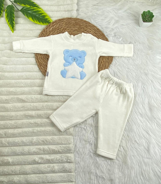 بيجامه قطيفه اولادي و بناتي مكونه من قطعتين خامه مريحه رسمة دب ونجمه 🤍🩷