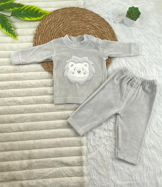 بيجامه قطيفه اولادي و بناتي مكونه من قطعتين خامه مريحه رسمة دب🤍🩷