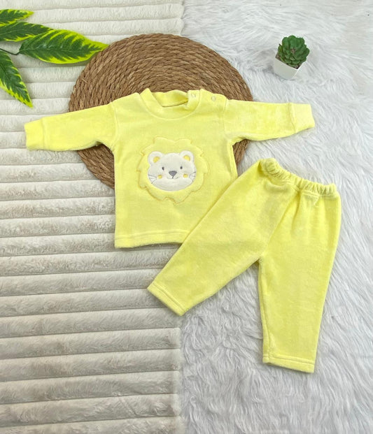 بيجامه قطيفه اولادي و بناتي مكونه من قطعتين خامه مريحه رسمة دب🤍🩷