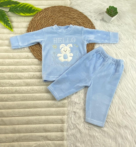 بيجامه قطيفه اولادي و بناتي مكونه من قطعتين خامه مريحه رسمة ارنبه 🤍🩷