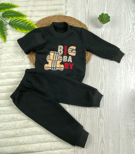 طقم اولادي وبناتي شتوي خامه قطيفه مكون من قطعتين مبطن من الداخل big baby🤍🤍