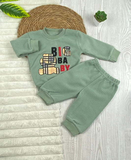 طقم اولادي وبناتي شتوي خامه قطيفه مكون من قطعتين مبطن من الداخل big baby🤍🤍