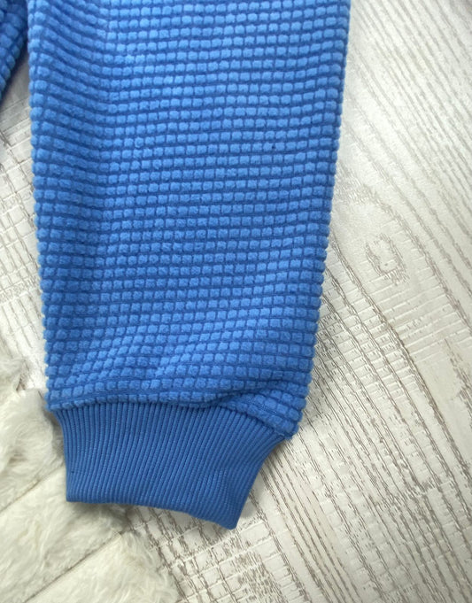 طقم اولادي وبناتي شتوي خامه قطيفه مكون من قطعتين مبطن من الداخل cool🤍🤍