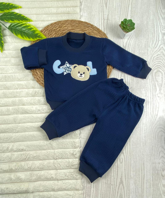 طقم اولادي وبناتي شتوي خامه قطيفه مكون من قطعتين مبطن من الداخل cool🤍🤍