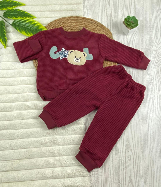 طقم اولادي وبناتي شتوي خامه قطيفه مكون من قطعتين مبطن من الداخل cool🤍🤍