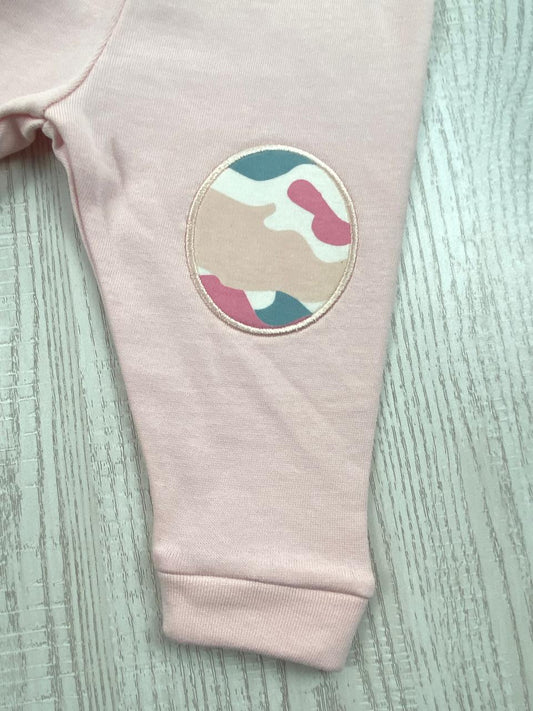 بيجامه قطن خامه تقيل مبطنه من الداخل اولادي خامه فاني باني مكون من قطعتين camo girl🤍🤍