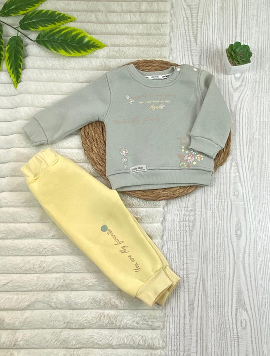 طقم شتوي ميلتون بناتي مكون من قطعتين رسمة ورد مبطن من الداخل ماركة شيك كيدز🩷🤍