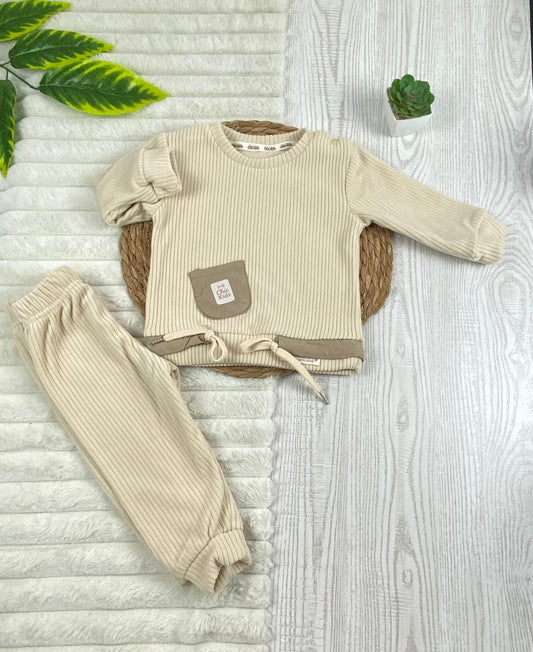 بيجامه قطيفه مسحب بناتي مكونه من قطعتين مبطن من الداخل ماركة شيك كيدز🤎🩷