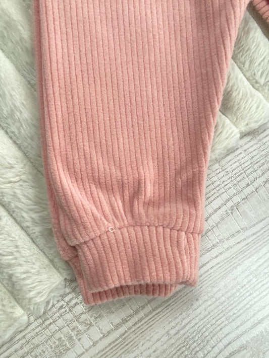 بيجامه قطيفه مسحب بناتي مكونه من قطعتين مبطن من الداخل مزود ب هودي ماركة شيك كيدز🤍🩷