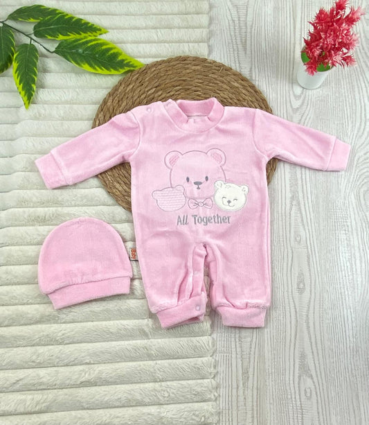 سالوبيت شتوي قطيفه اولادي وبناتي مكون من قطعتين all together 🩷❤️