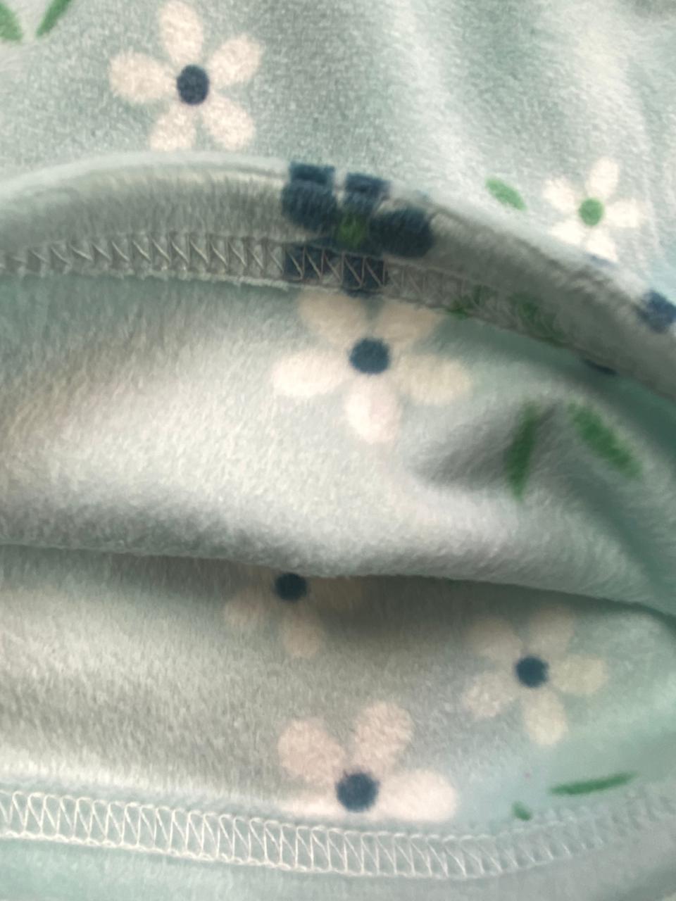 بيجامه بناتي شتوي قطيفه مبطنه من الداخل مكون من قطعتين رسمة ورد🤍🩷