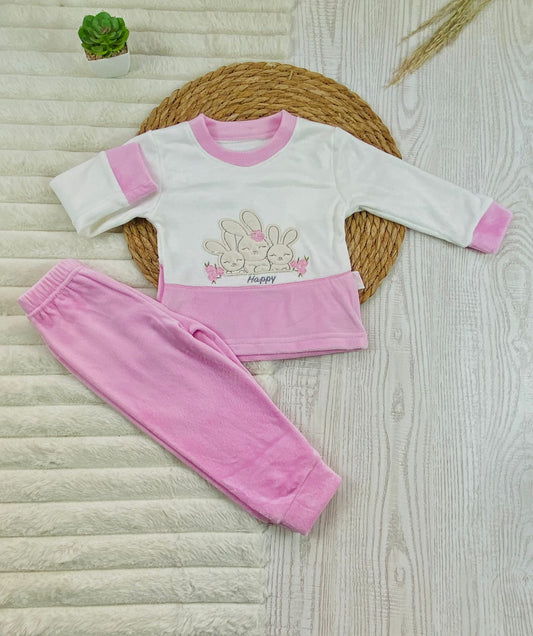 بيجامه بناتي شتوي قطيفه مبطنه من الداخل ف مكون من قطعتين رسمة 3 ارانب 🤍🩷