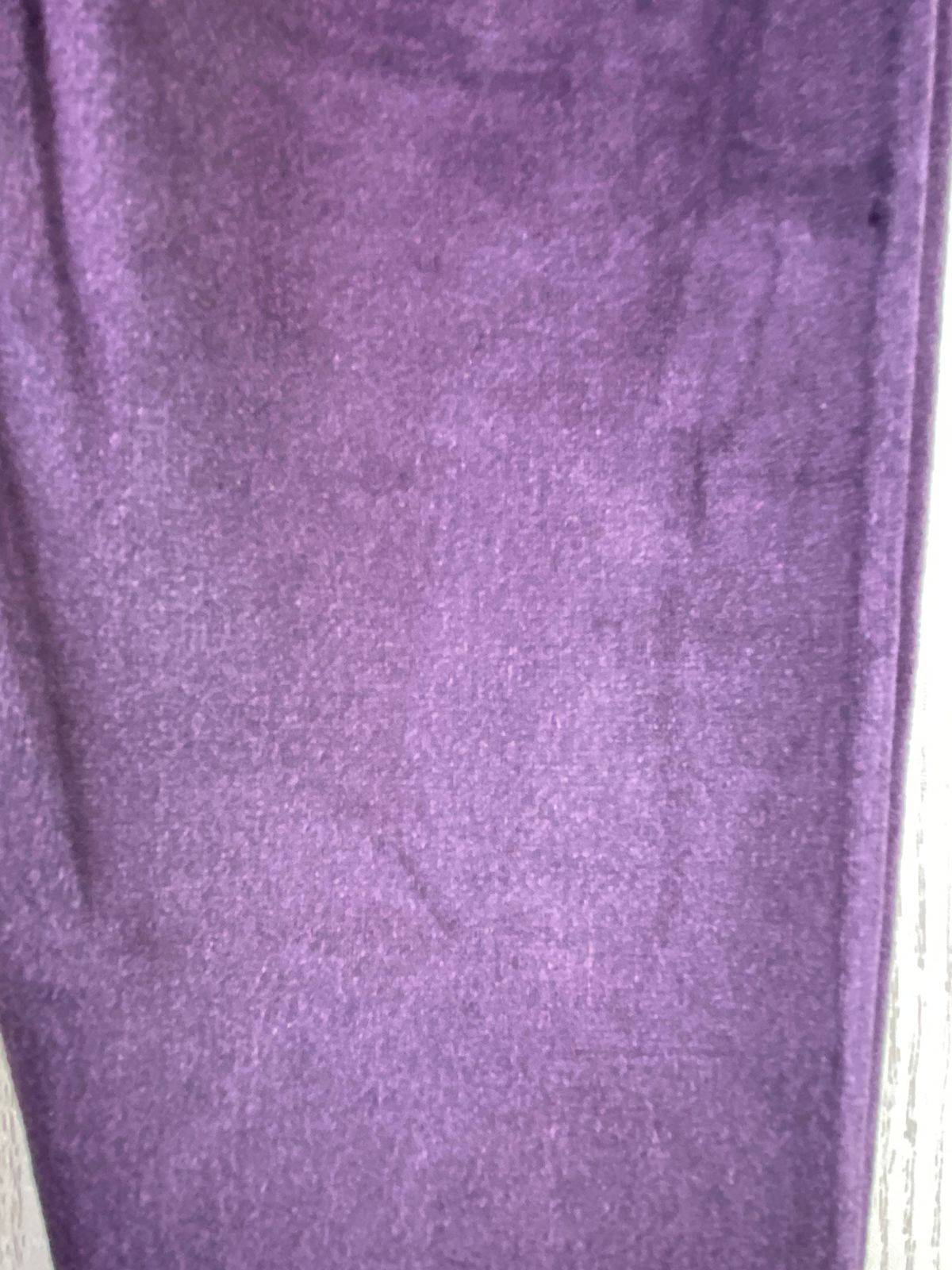 بيجامه بناتي شتوي قطيفه مبطنه من الداخل ف مكون من قطعتين رسمة 3 ارانب 🤍🩷