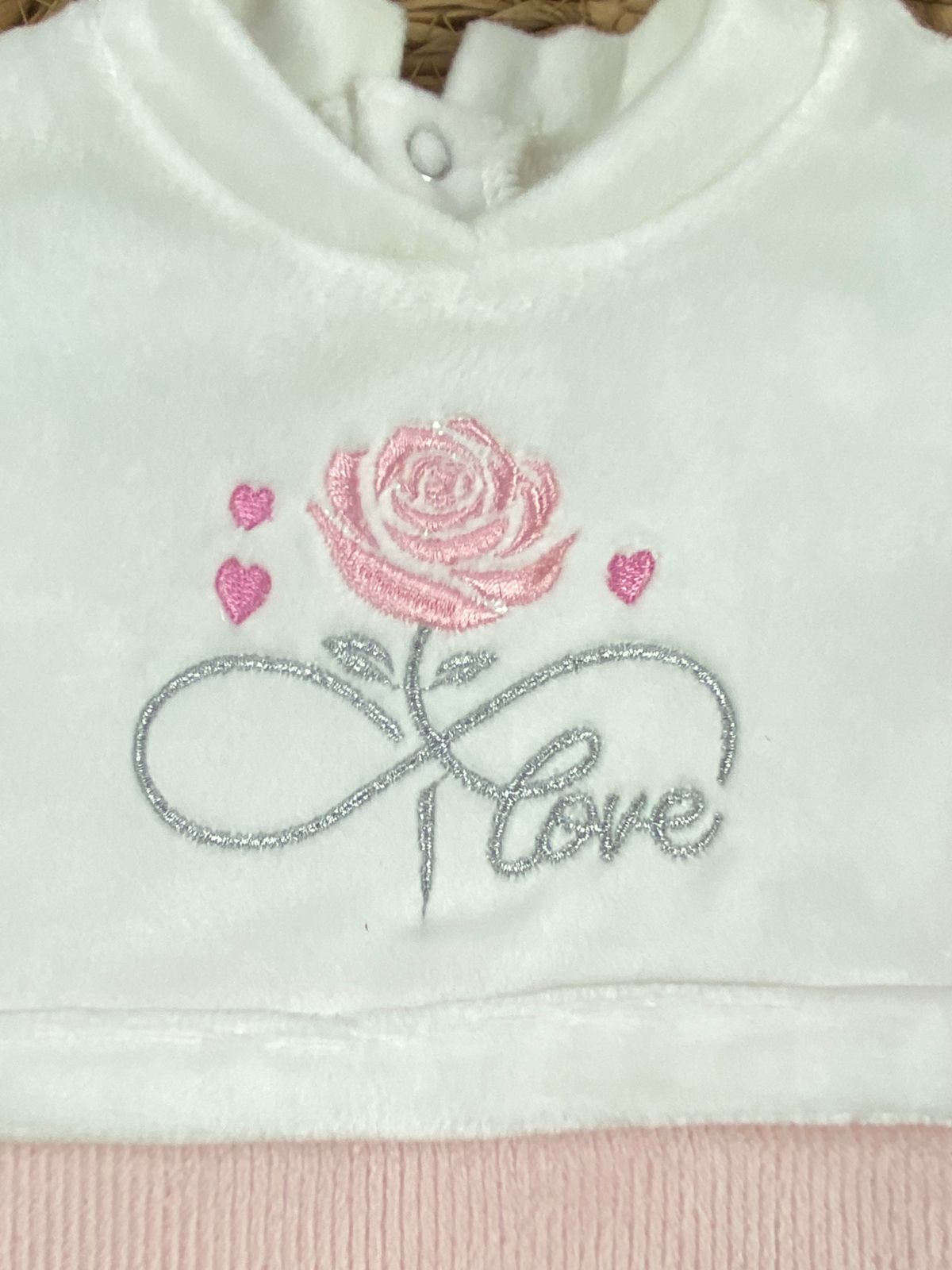 سالوبيت شتوي قطيفه بناتي مبطن من الداخل رسمة ورده🩷❤️