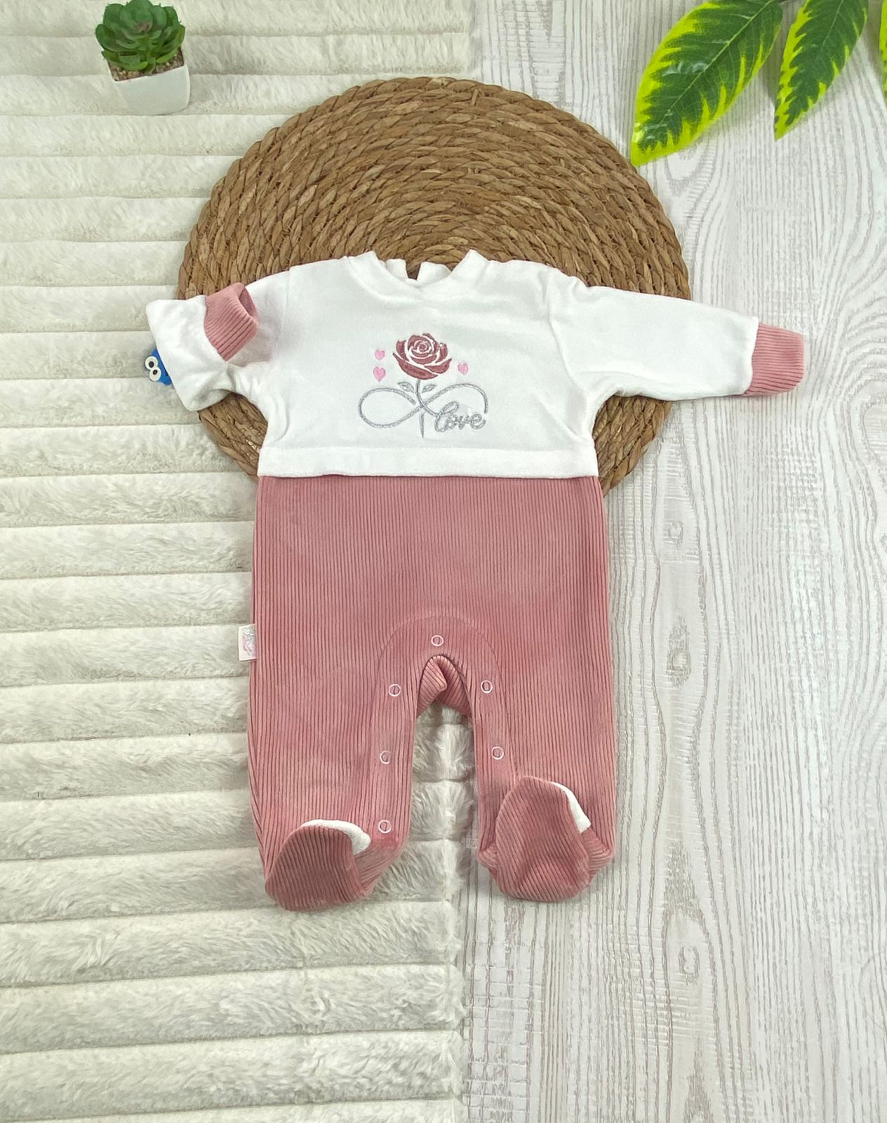 سالوبيت شتوي قطيفه بناتي مبطن من الداخل رسمة ورده🩷❤️