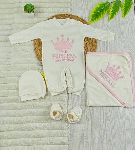 طقم مستشفي قطن 100% مكون من اربع قطع رسمة تاج 🩷💙🖤