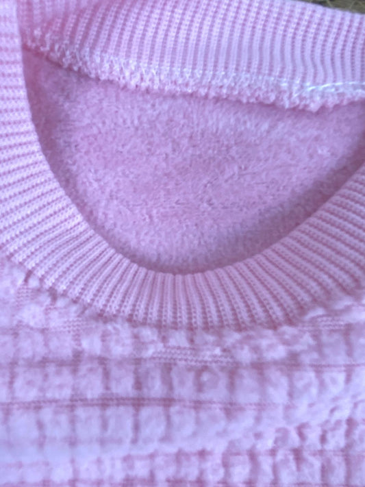 طقم بناتي شتوي خامه قطيفه مكون من قطعتين مبطن من الداخل happy🤍🤍