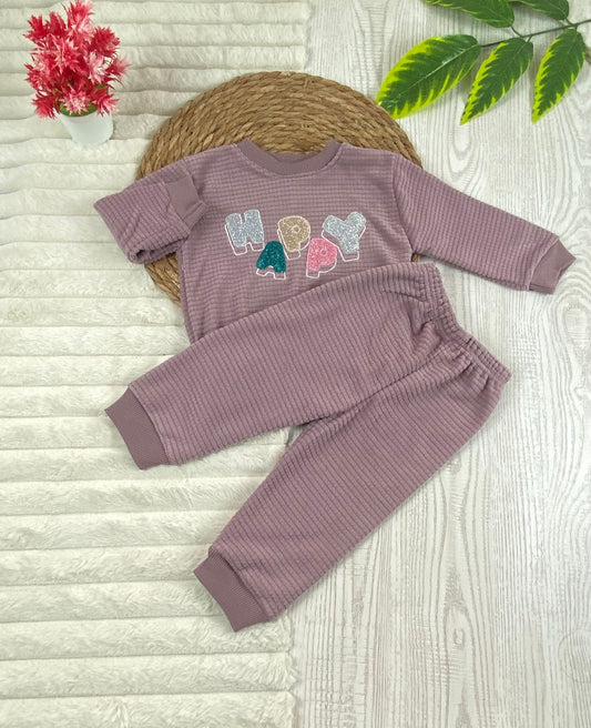 طقم بناتي شتوي خامه قطيفه مكون من قطعتين مبطن من الداخل happy🤍🤍