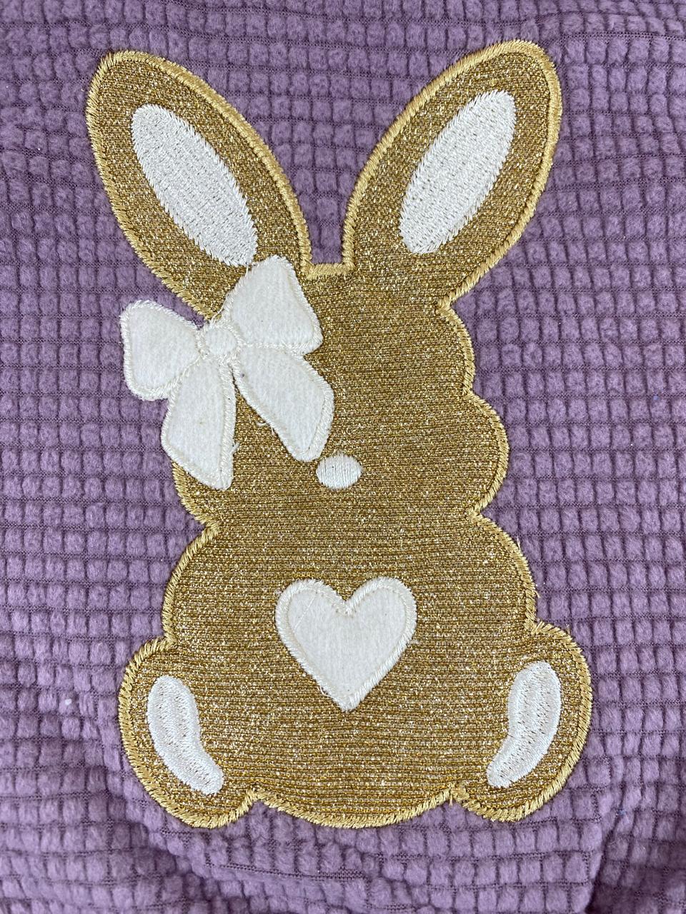 طقم بناتي شتوي خامه قطيفه مكون من قطعتين مبطن من الداخل رسمة ارنب🤍🤍