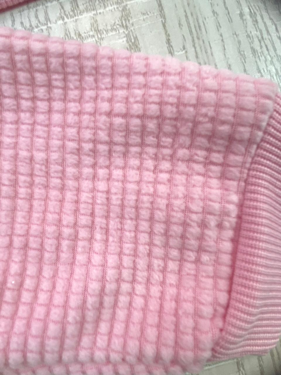 طقم بناتي شتوي خامه قطيفه مكون من قطعتين مبطن من الداخل رسمة وردة🤍🤍