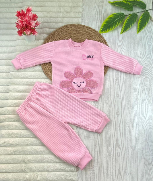 طقم بناتي شتوي خامه قطيفه مكون من قطعتين مبطن من الداخل رسمة وردة🤍🤍