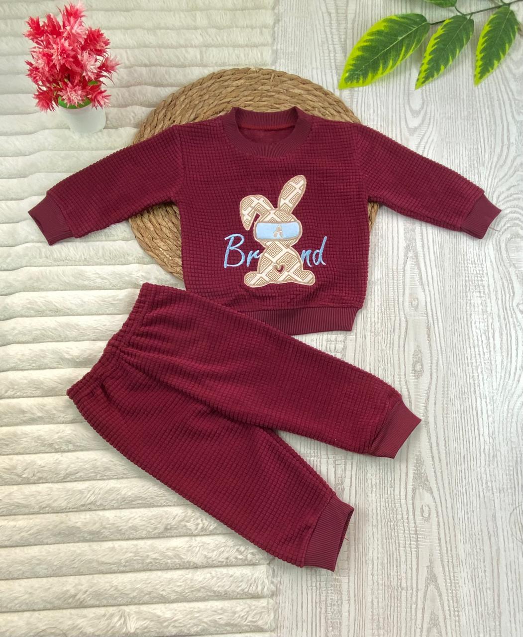 طقم بناتي شتوي خامه قطيفه مكون من قطعتين مبطن من الداخل A🤍🤍