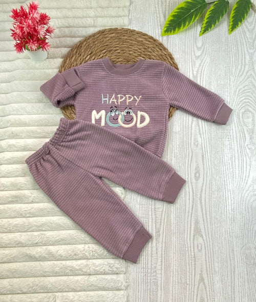 طقم بناتي شتوي خامه قطيفه مكون من قطعتين مبطن من الداخل happy mode🤍🤍