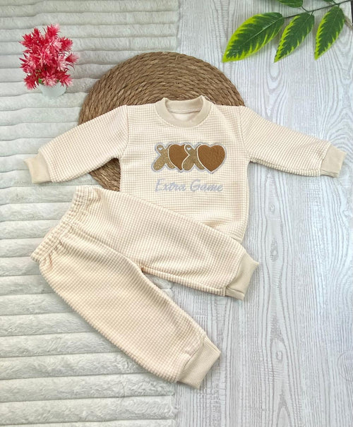 طقم بناتي شتوي خامه قطيفه مكون من قطعتين مبطن من الداخل xo🤍🤍