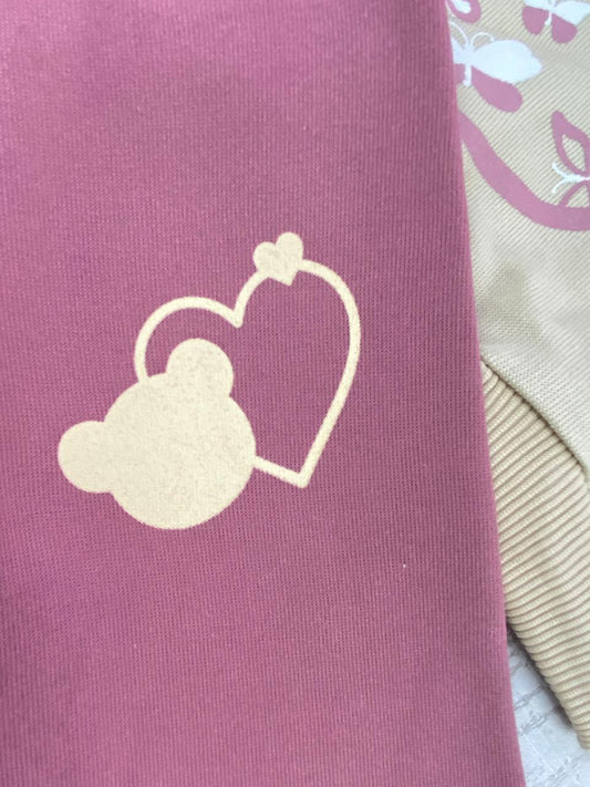 طقم بناتي شتوي خامه ميلتون مكون من قطعتين رسمة قلوب ❤️🤍