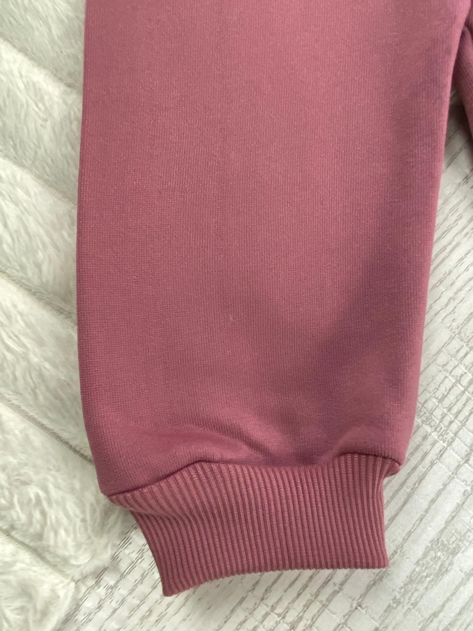 طقم بناتي شتوي خامه ميلتون مكون من قطعتين رسمة قلوب ❤️🤍