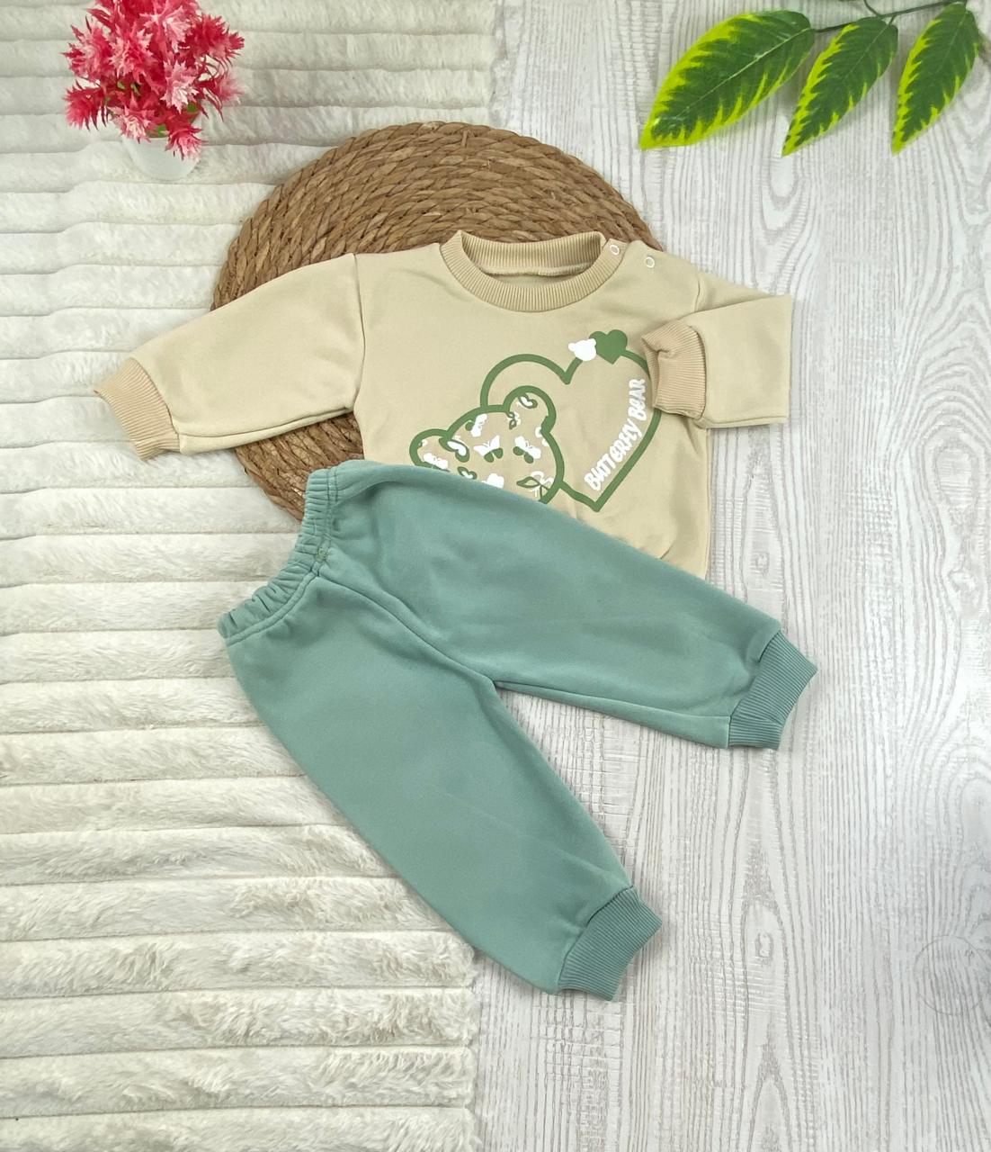 طقم بناتي شتوي خامه ميلتون مكون من قطعتين رسمة قلوب ❤️🤍