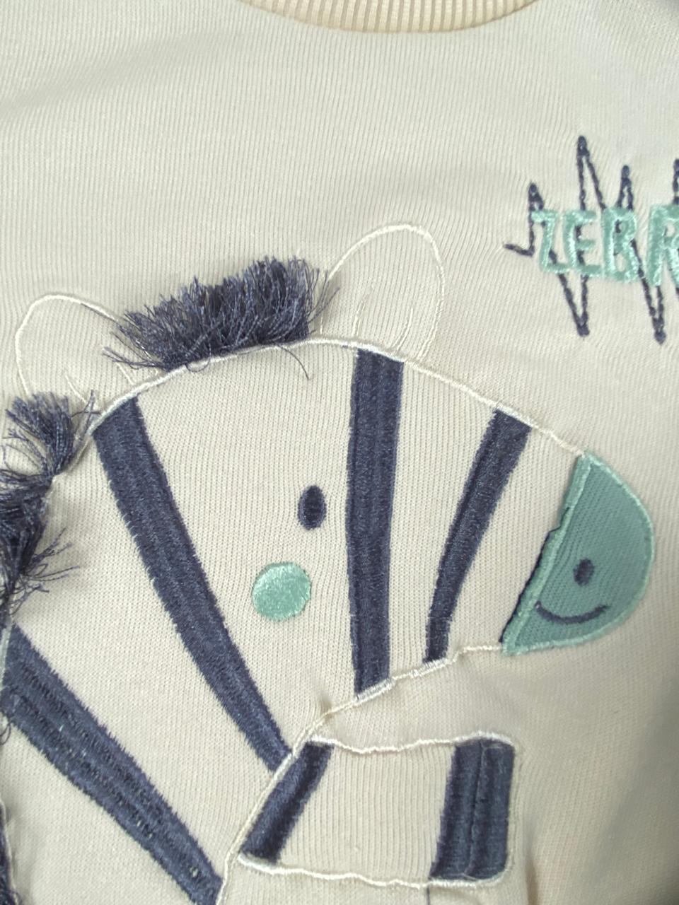 طقم اولادي وبناتي شتوي خامه ميلتون مكون من قطعتين رسمة حصان ❤️🤍