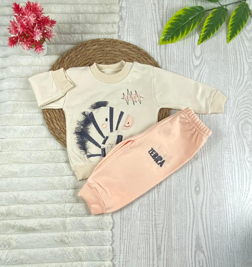 طقم اولادي وبناتي شتوي خامه ميلتون مكون من قطعتين رسمة حصان ❤️🤍